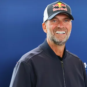 Jürgen Klopp mit einer Red-Bull-Kappe bei einem Event seines Arbeitgebers Red Bull