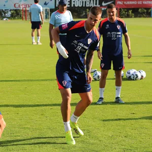 Luka Vuskovic beim Training mit der kroatischen A-Nationalmannschaft