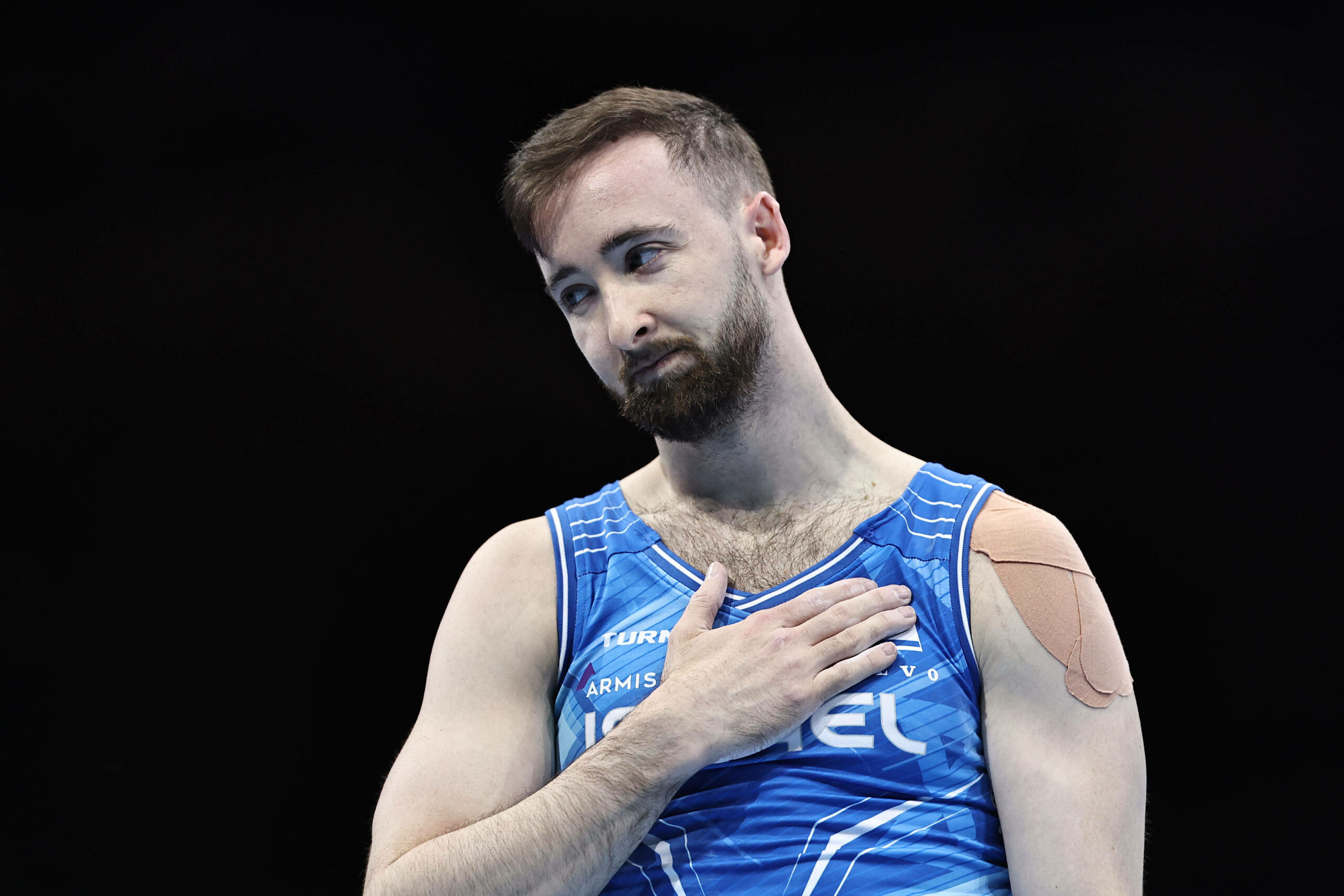 Artem Dolgopyat hält seine Hand aufs Herz