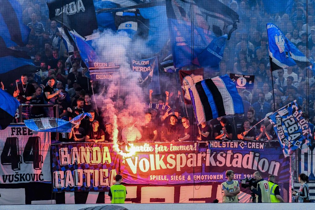 Pyrotechnik im HSV-Block