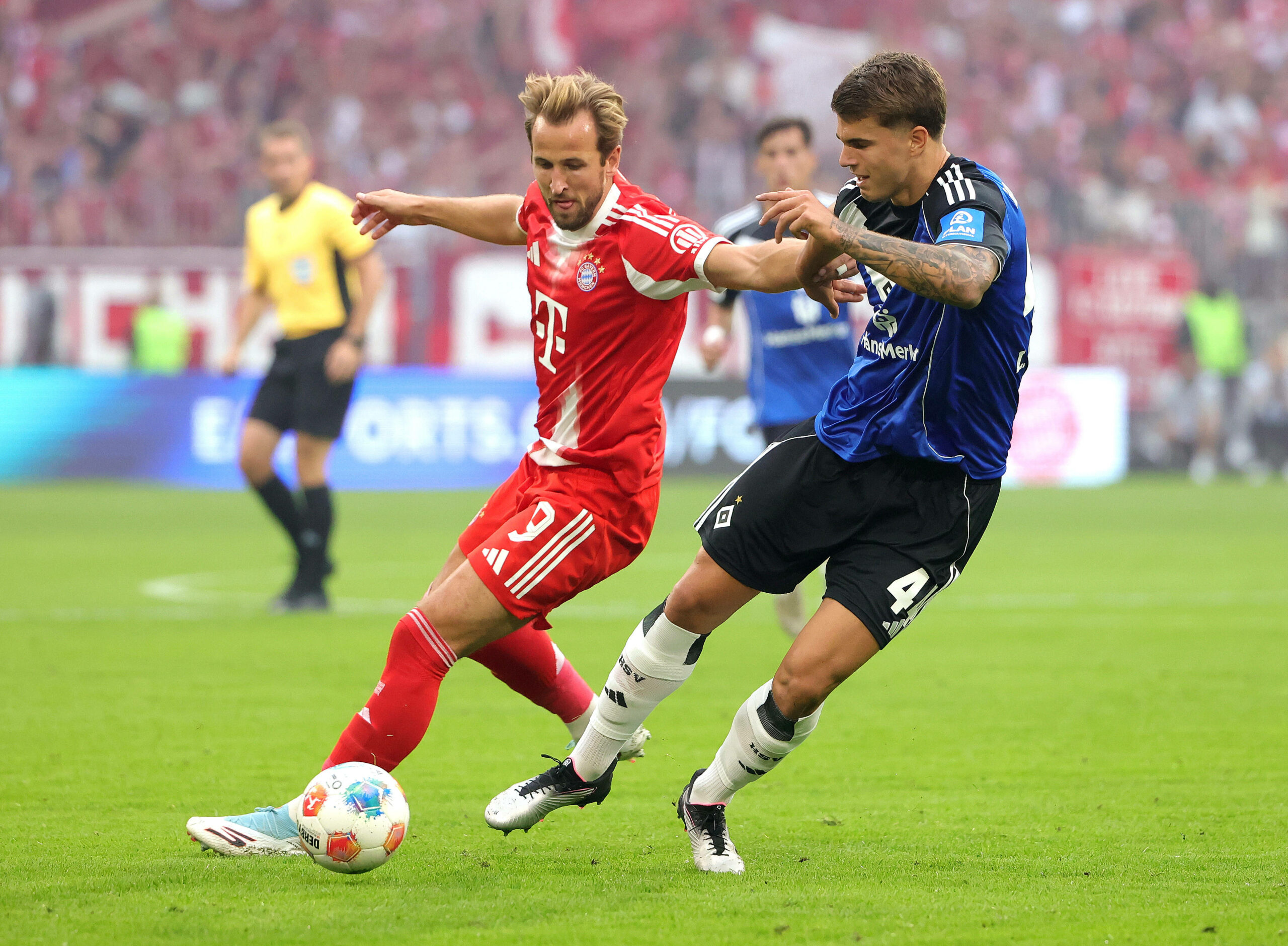 Duelle zwischen Bayern München und dem HSV (hier Harry Kane im Zweikampf mit Luka Vuskovic) sollen nicht ins Ausland verlegt werden.