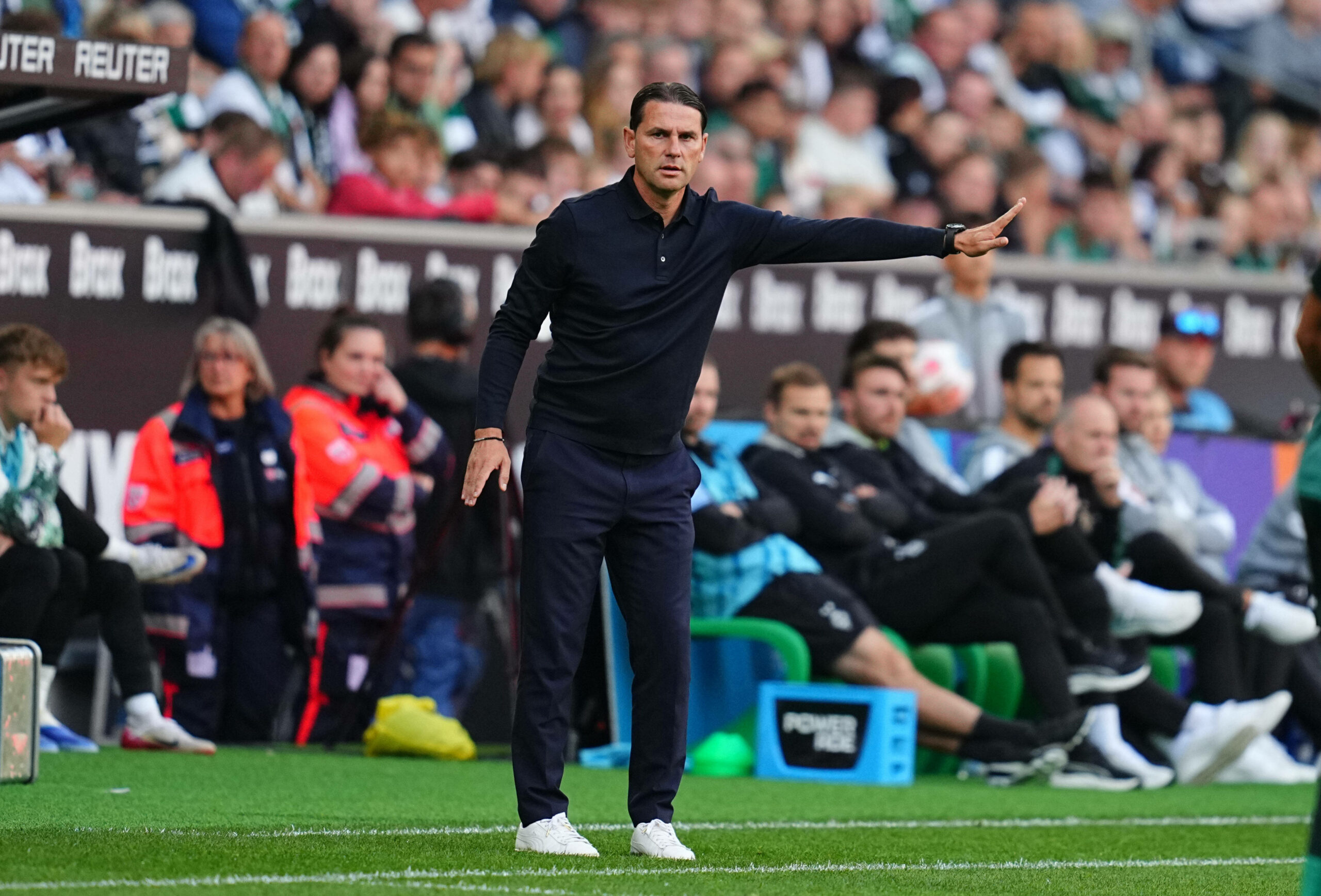 Gerardo Seoane gibt Anweisungen an der Seitenlinie (im Foto, noch als Trainer von Borussia Mönchengladbach)