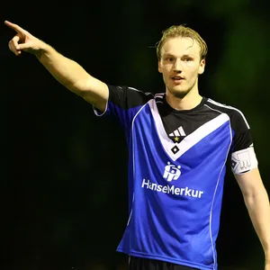 Kapitän Lukas Leonard Borschein (Hamburger SV U 21 gestikuliert im Herren Regionalliga Nord Spiel