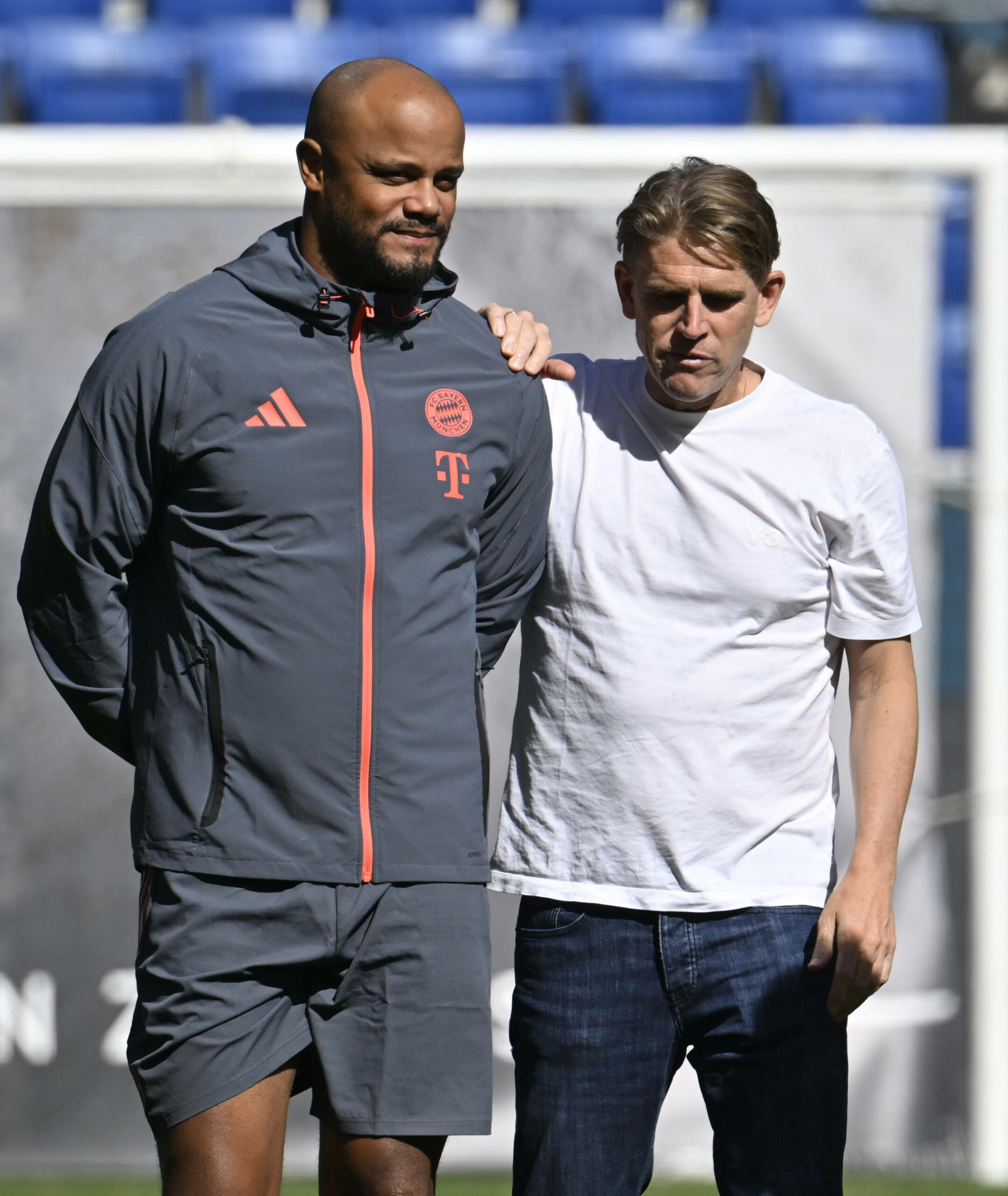 Bayern-Sportdirektor Christopher Freund mit Trainer Vincent Kompany