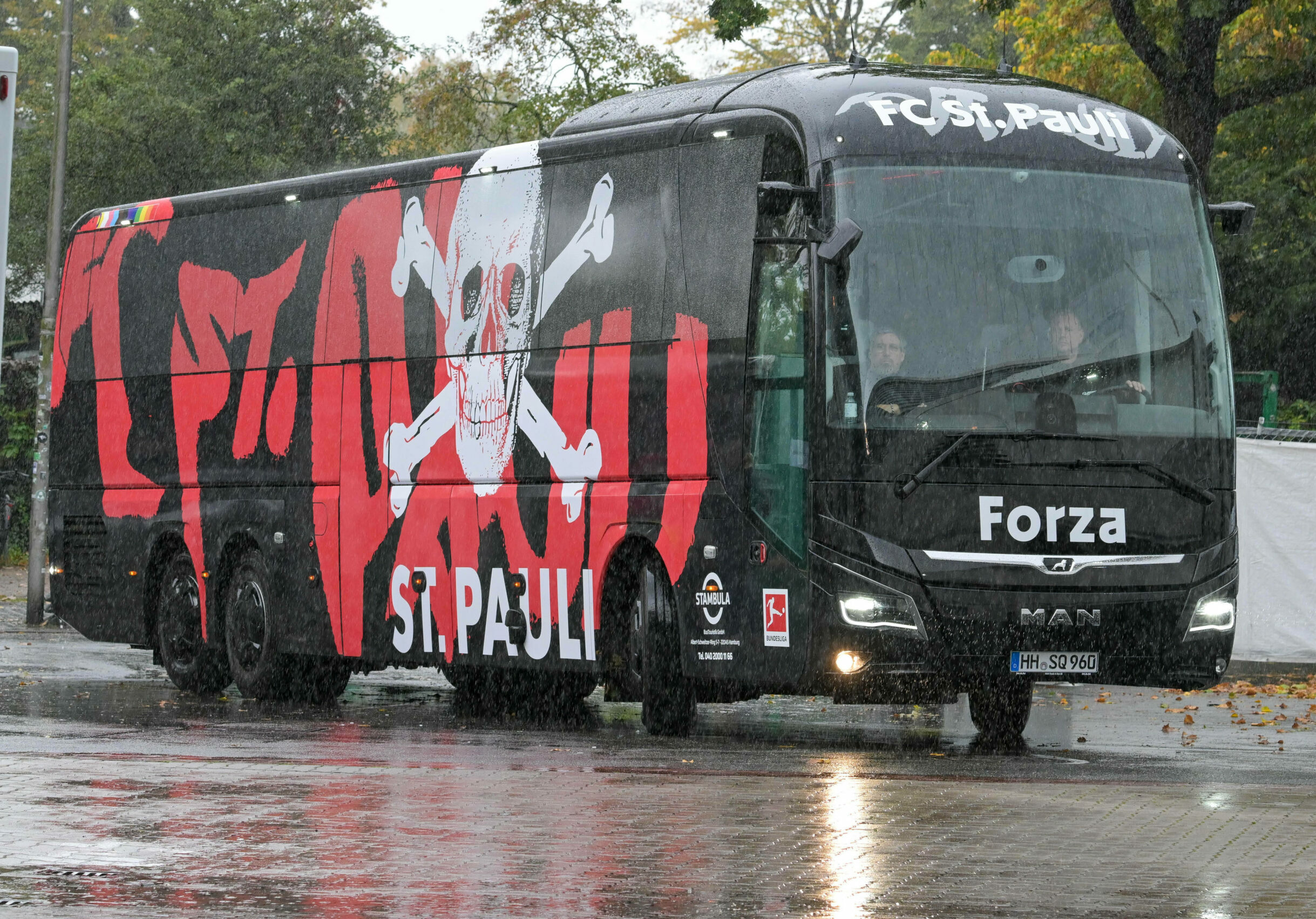 Der neue Mannschaftsbus des FC St. Pauli
