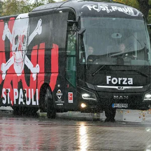 Der neue Mannschaftsbus des FC St. Pauli