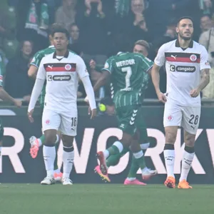 Werder Bremens Samuel Mbangula jubelt