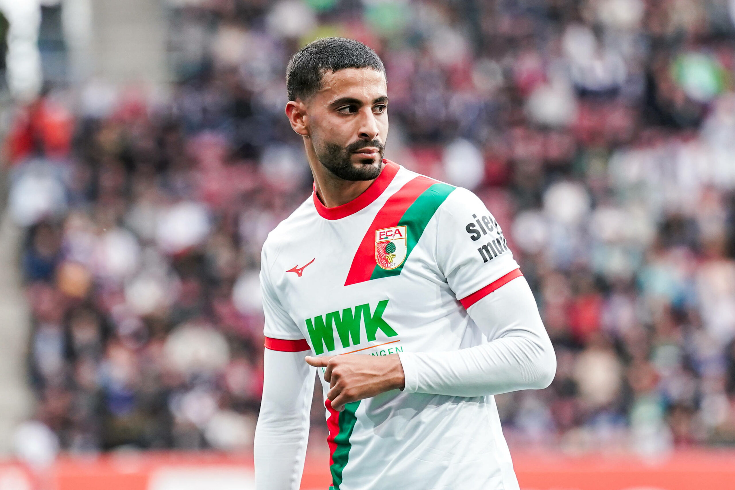 Elias Saad im Trikot des FC Augsburg