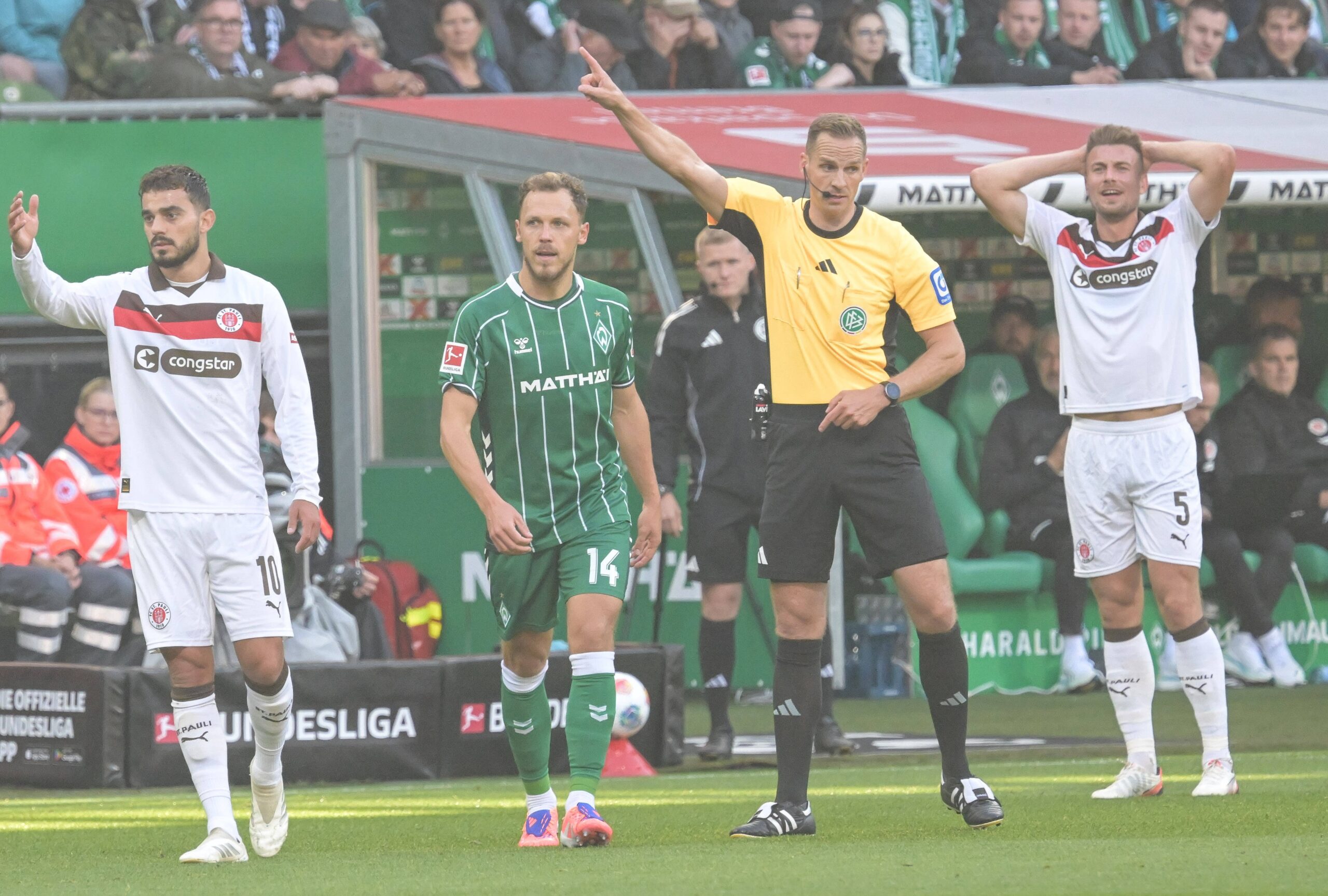 St. Pauli hadert mit Schiri Sören Storks