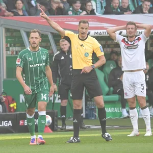 St. Pauli hadert mit Schiri Sören Storks