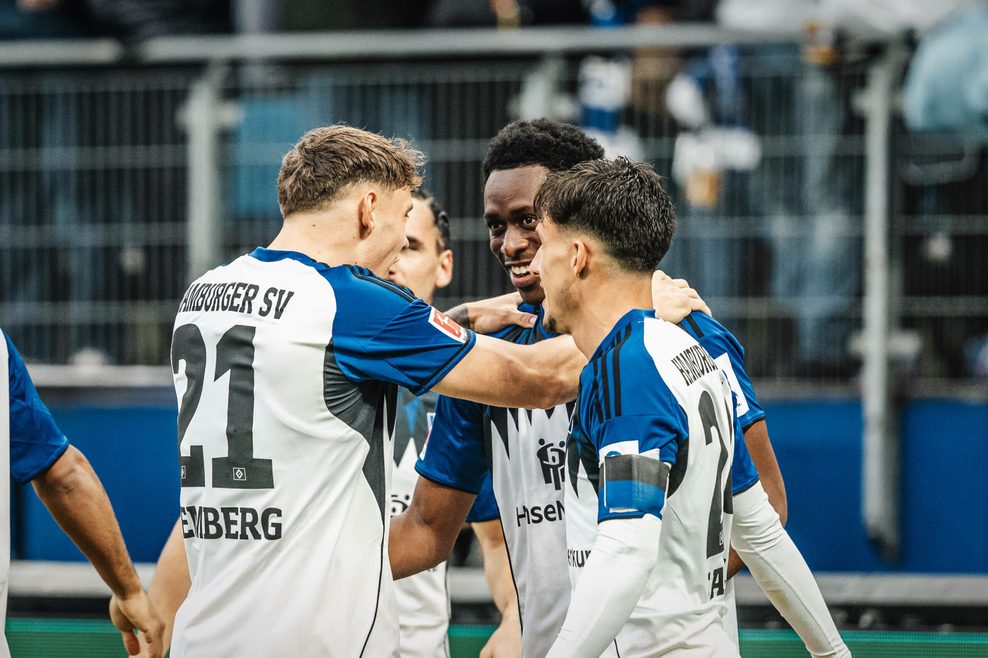 Die HSV-Profis bejubeln eines ihrer Tore. 