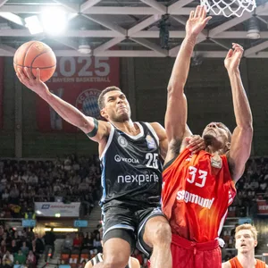 Kenneth Ogbe mitten im Wurf