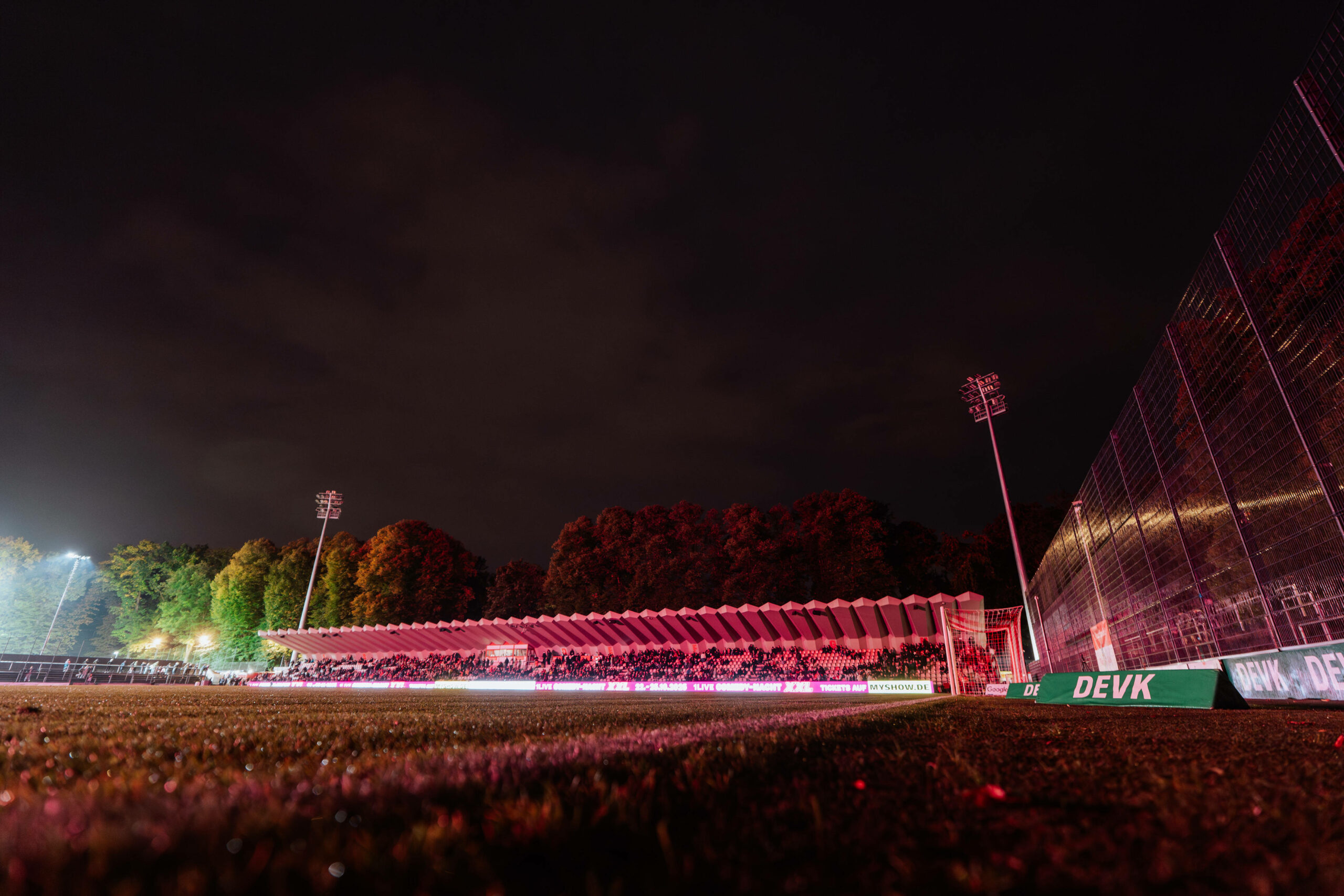 Flutlicht fällt aus: Spielunterbrechnung im Franz Kremer Stadion