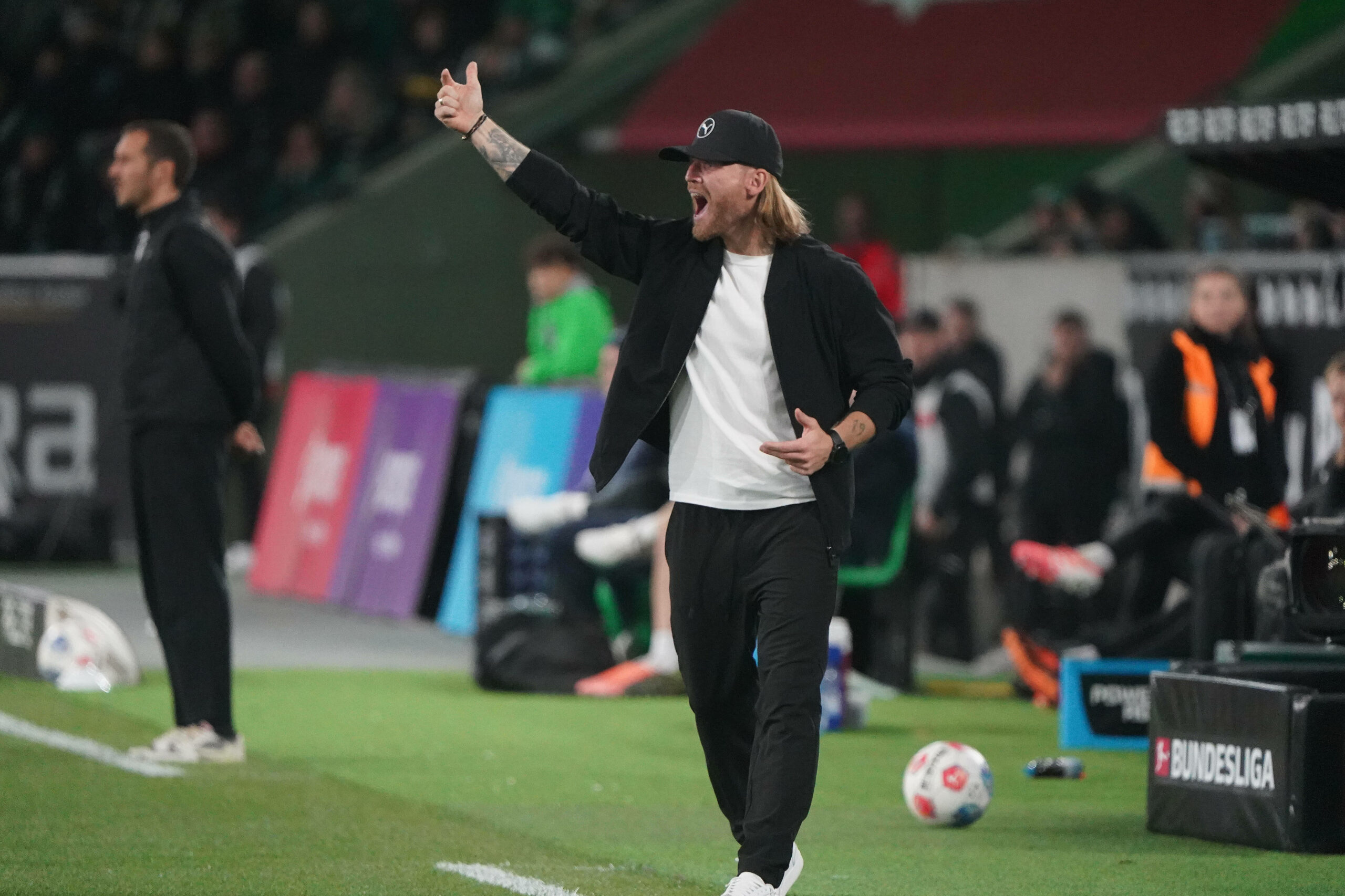 Eugen Polanski gibt lautstark Anweisungen.