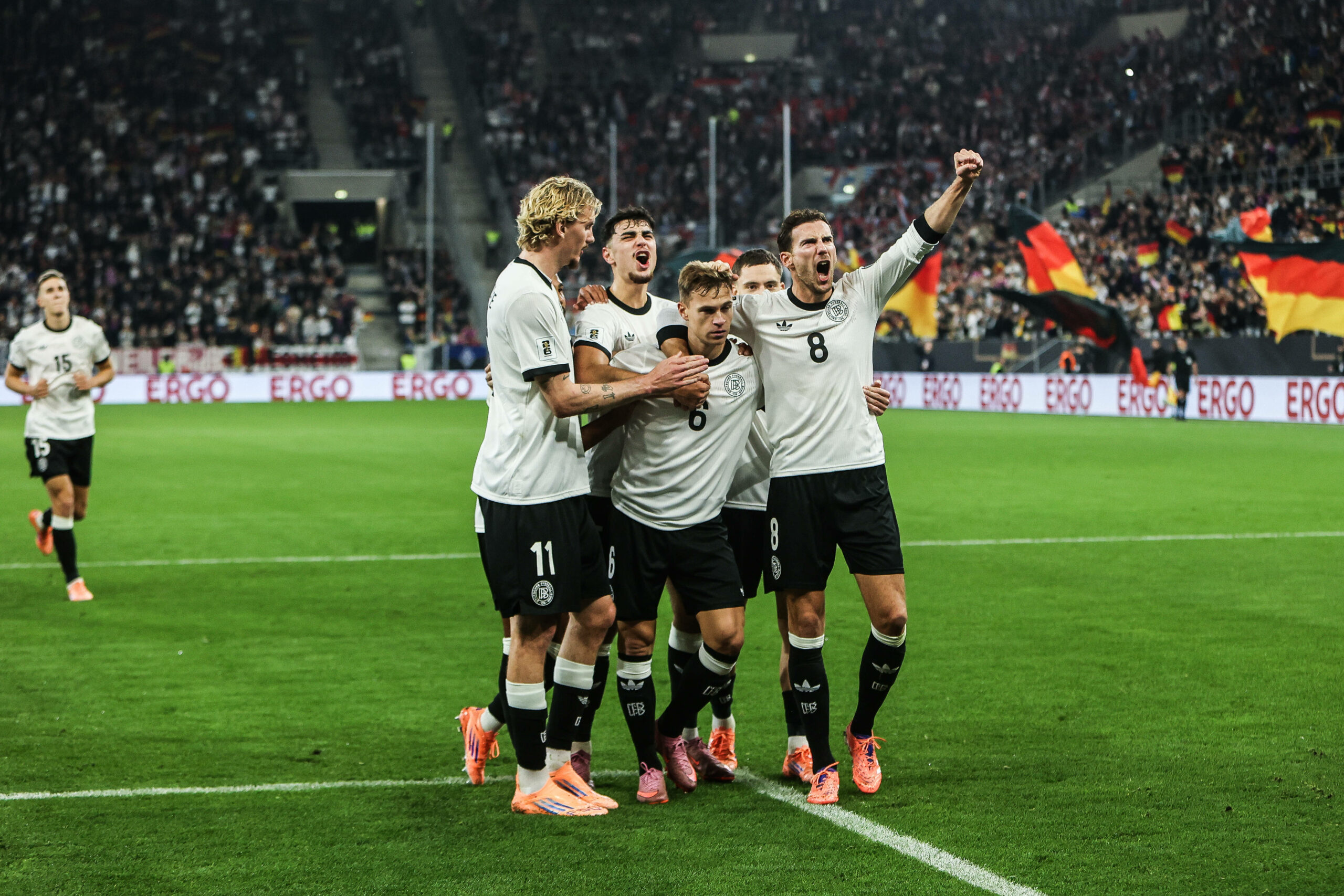 Deutsche Nationalmannschaft jubelt über ein Tor