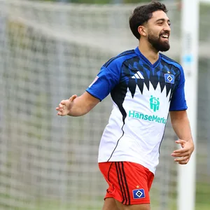HSV-SPieler Immanuel Pherai jubelt