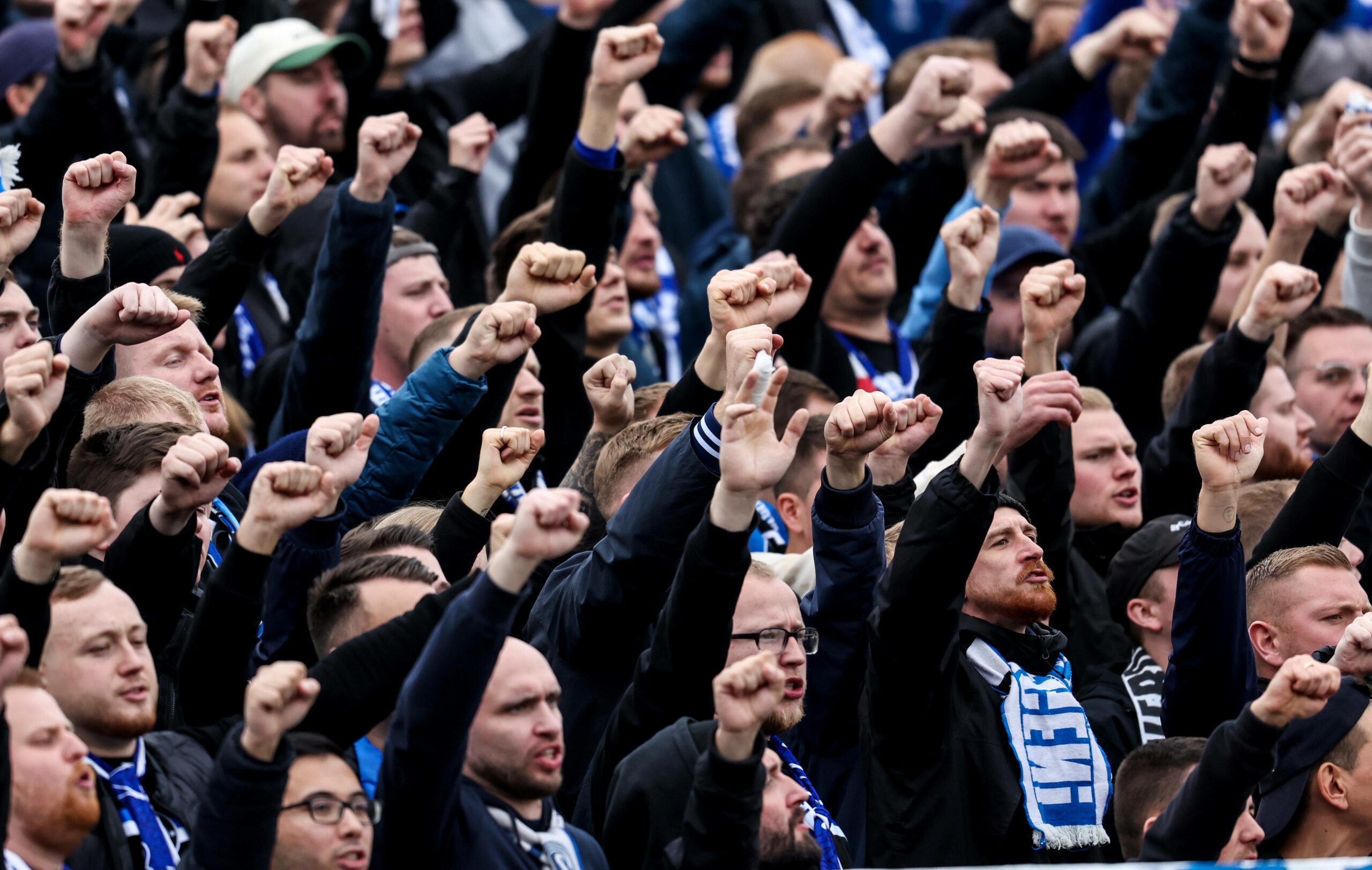 Schalker Fans beim Testspiel in Dublin