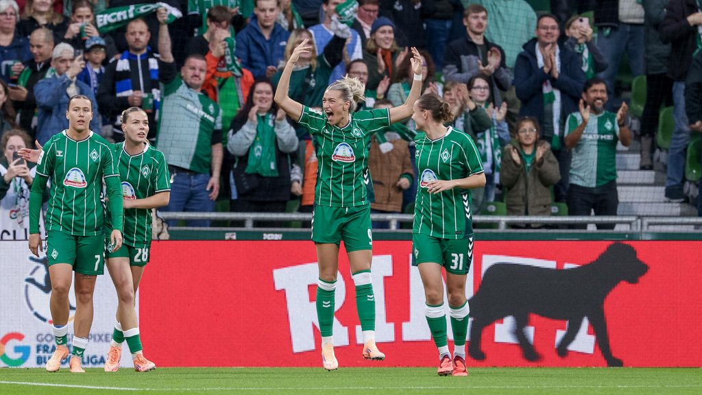 Medina Desic feiert ein Tor für Werder Bremen