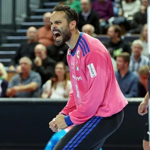 Torhüter Mohamed El-Tayar bejubelt eine Parade