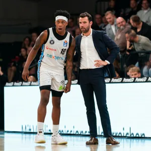 Justin Edler-Davis und Towers-Trainer Benka Barloschky