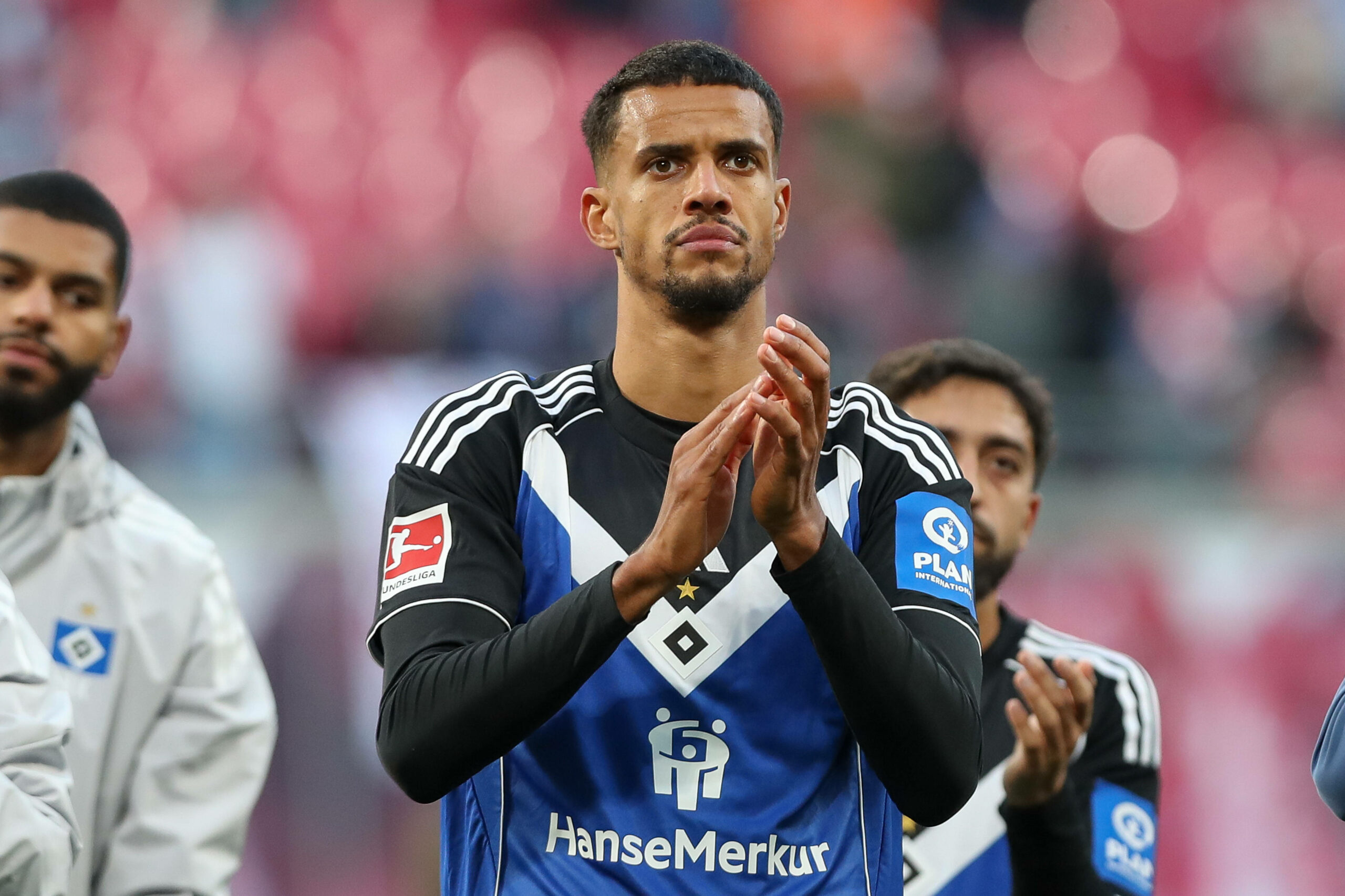 Robert Glatzel klatscht in die Hände