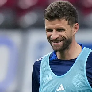 Thomas Müller im Trainingsshirt seines aktuellen Klubs den Vancouver Whitecaps