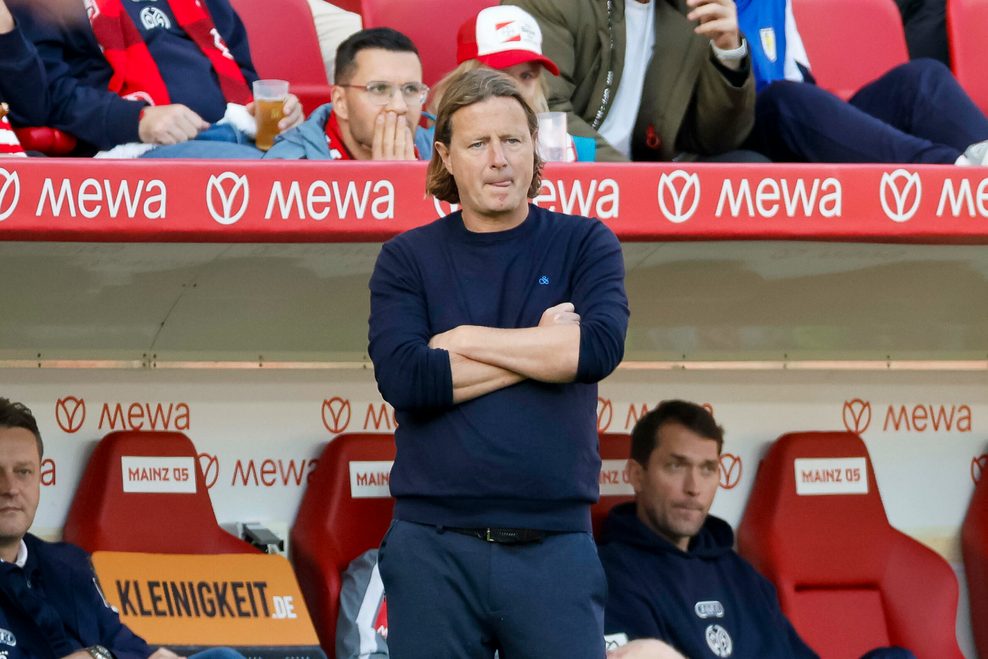 Bo Henriksen mit verschränkten Armen