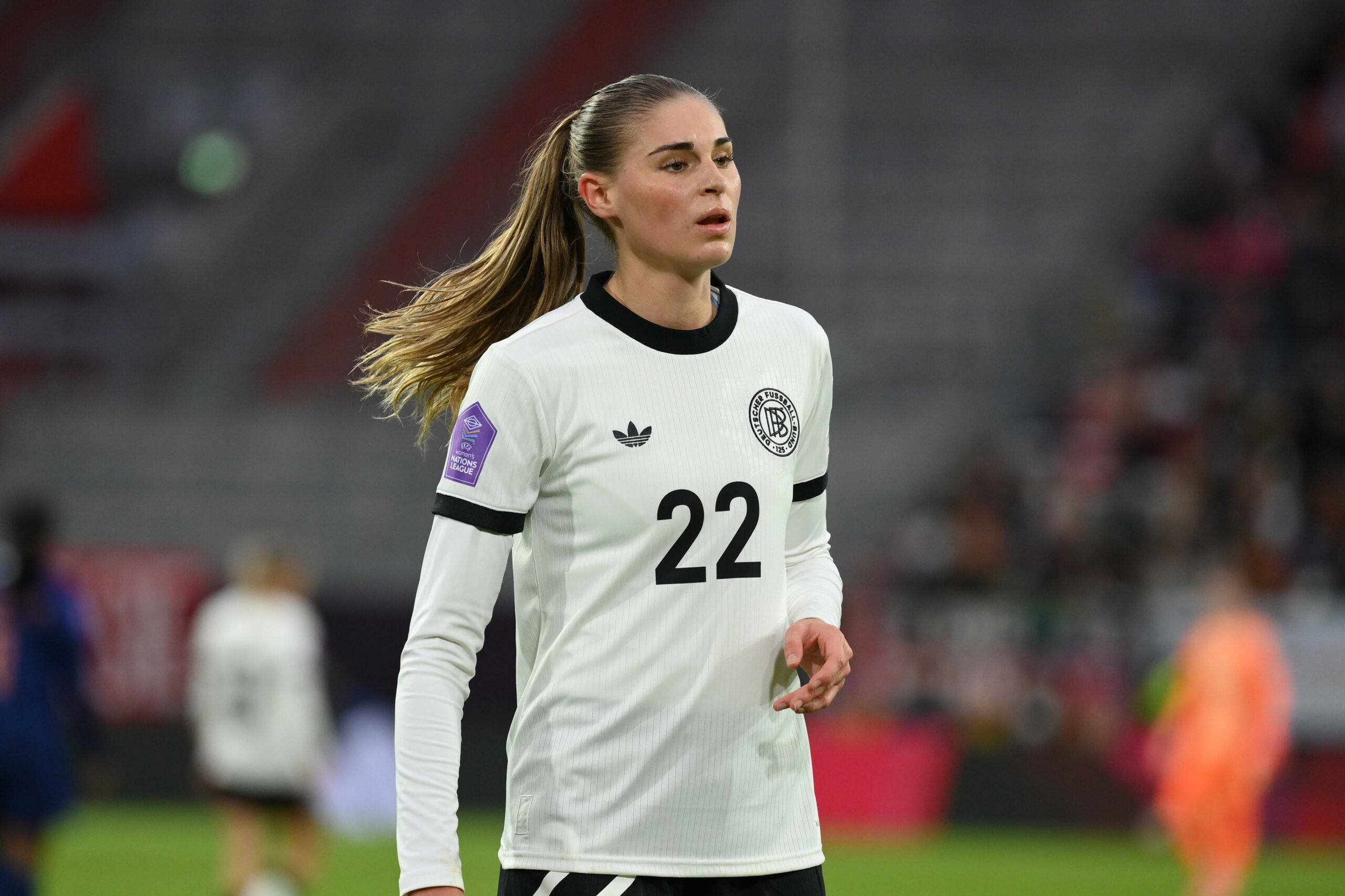 Jule Brand im Deutschland-Trikot beim Hinspiel gegen Frankreich