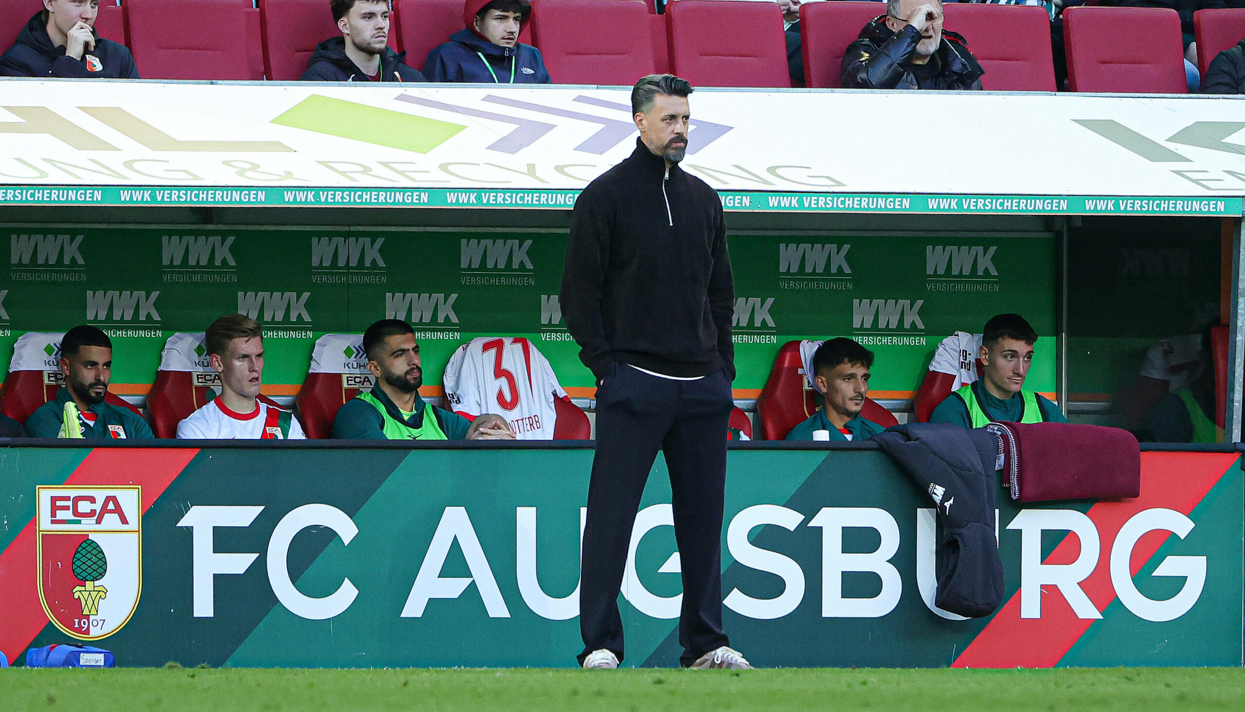 Sandro Wagner steht beim Heimspiel gegen RB Leipzig in seiner Coaching-Zone