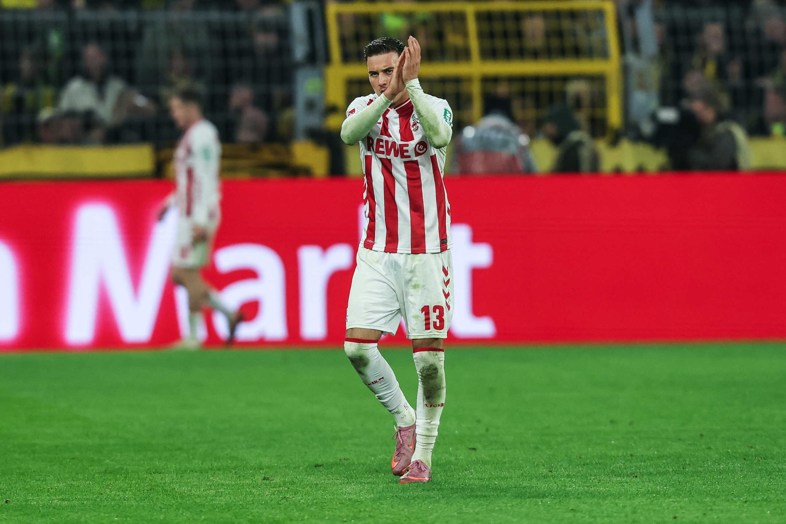 Köln-Profi Said El Mala klatscht in die Hände