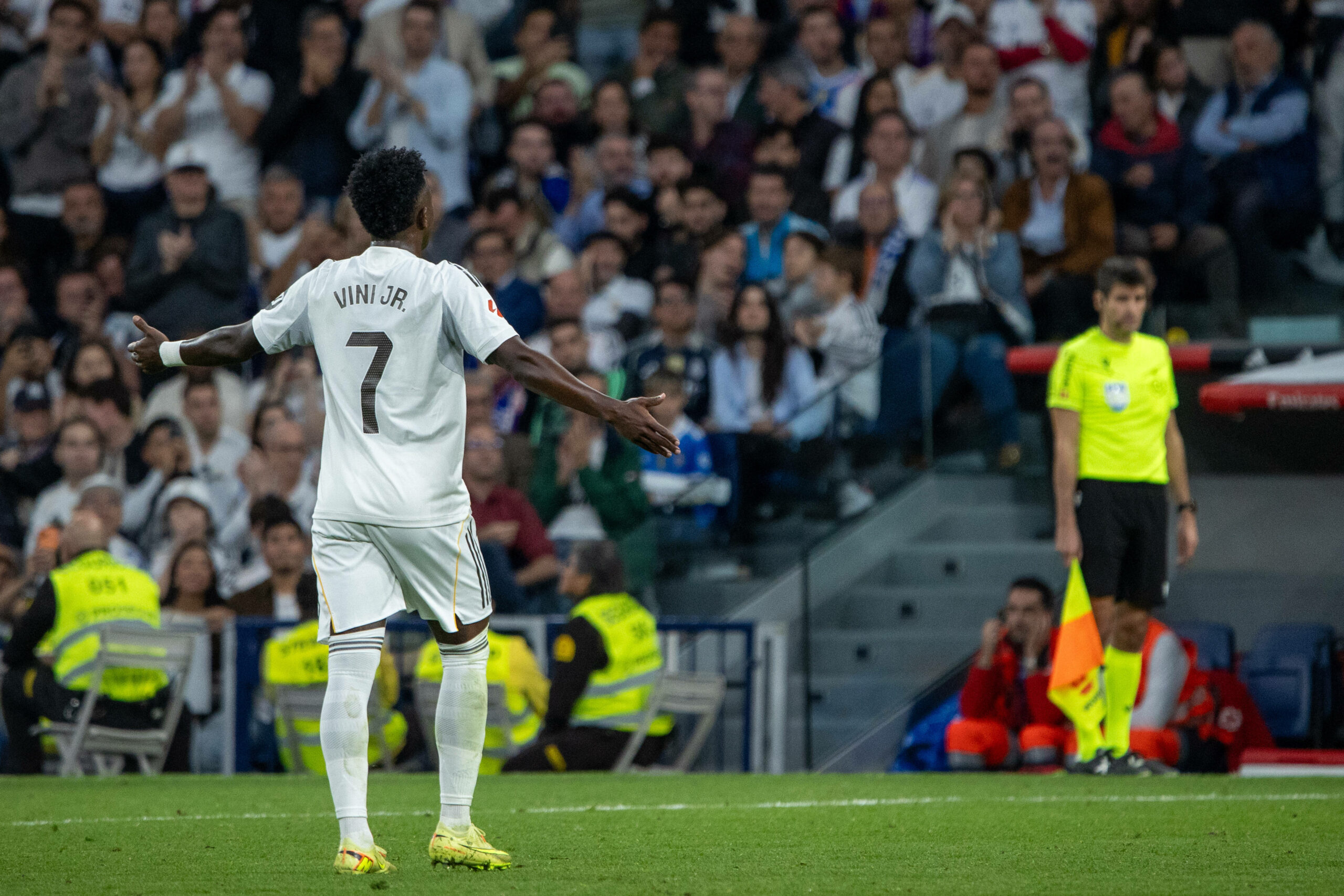 Real Madrids Vinicius mit ausgebreiteten Armen