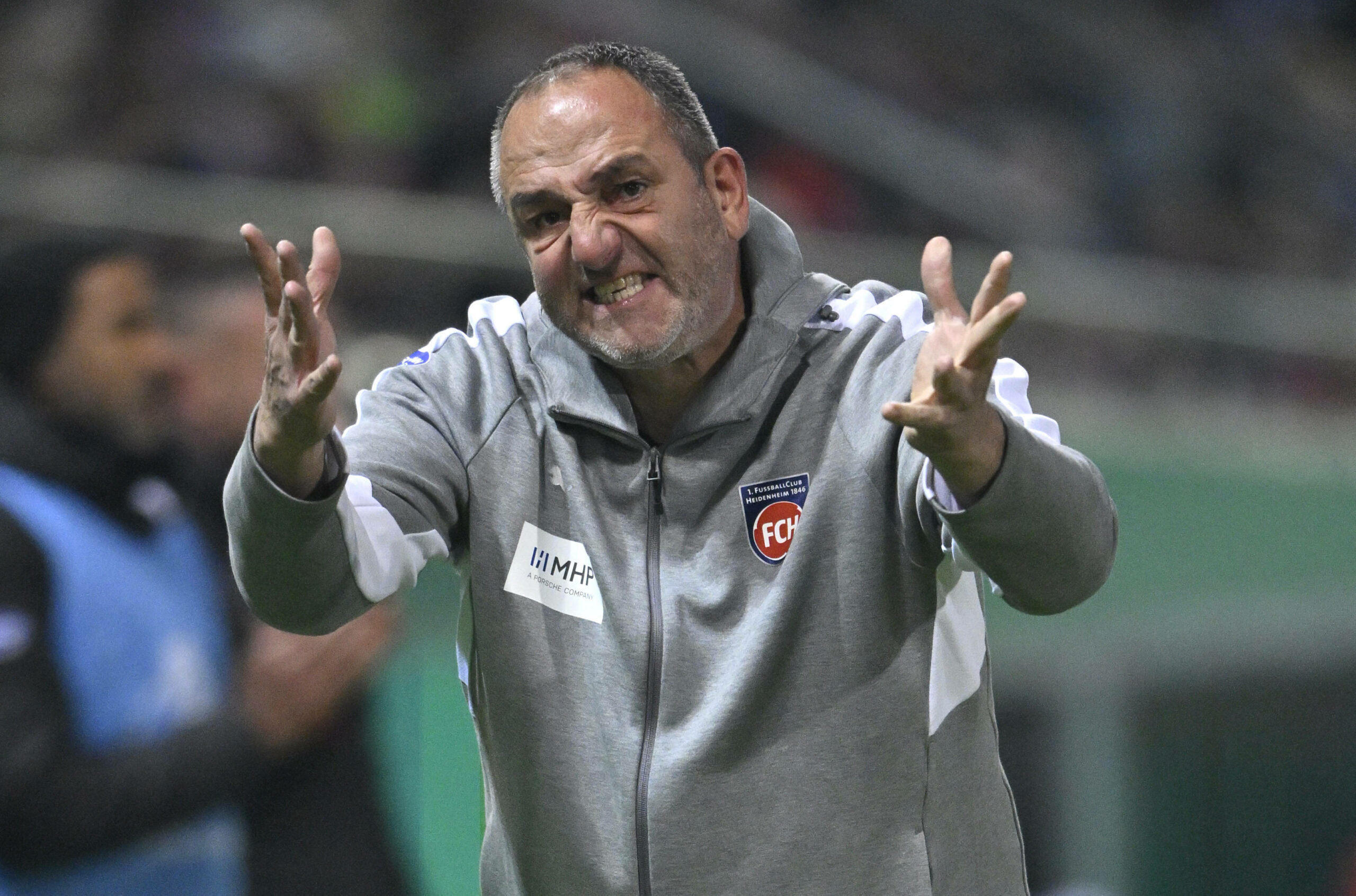 Heidenheims Trainer Frank Schmidt ist sauer.