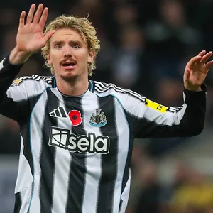 Nick Woltemade gestikuliert.