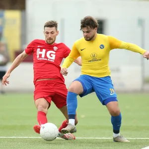 Leonard Mai im Zweikampf mit Moritz Erichsen