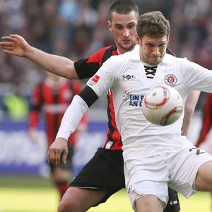 Moritz Volz gegen Frankfurts Martin Fenin