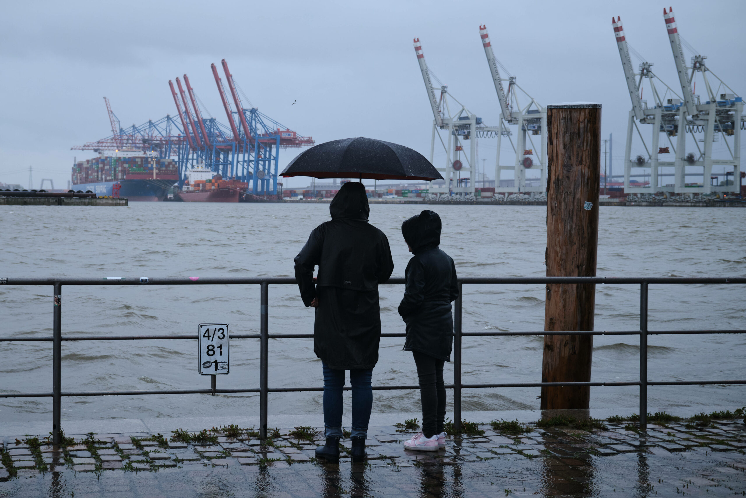 In den kommenden Tagen ist in Hamburg mit ungemütlichem Wetter zu rechnen. (Symbolbild)