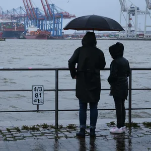 In den kommenden Tagen ist in Hamburg mit ungemütlichem Wetter zu rechnen. (Symbolbild)