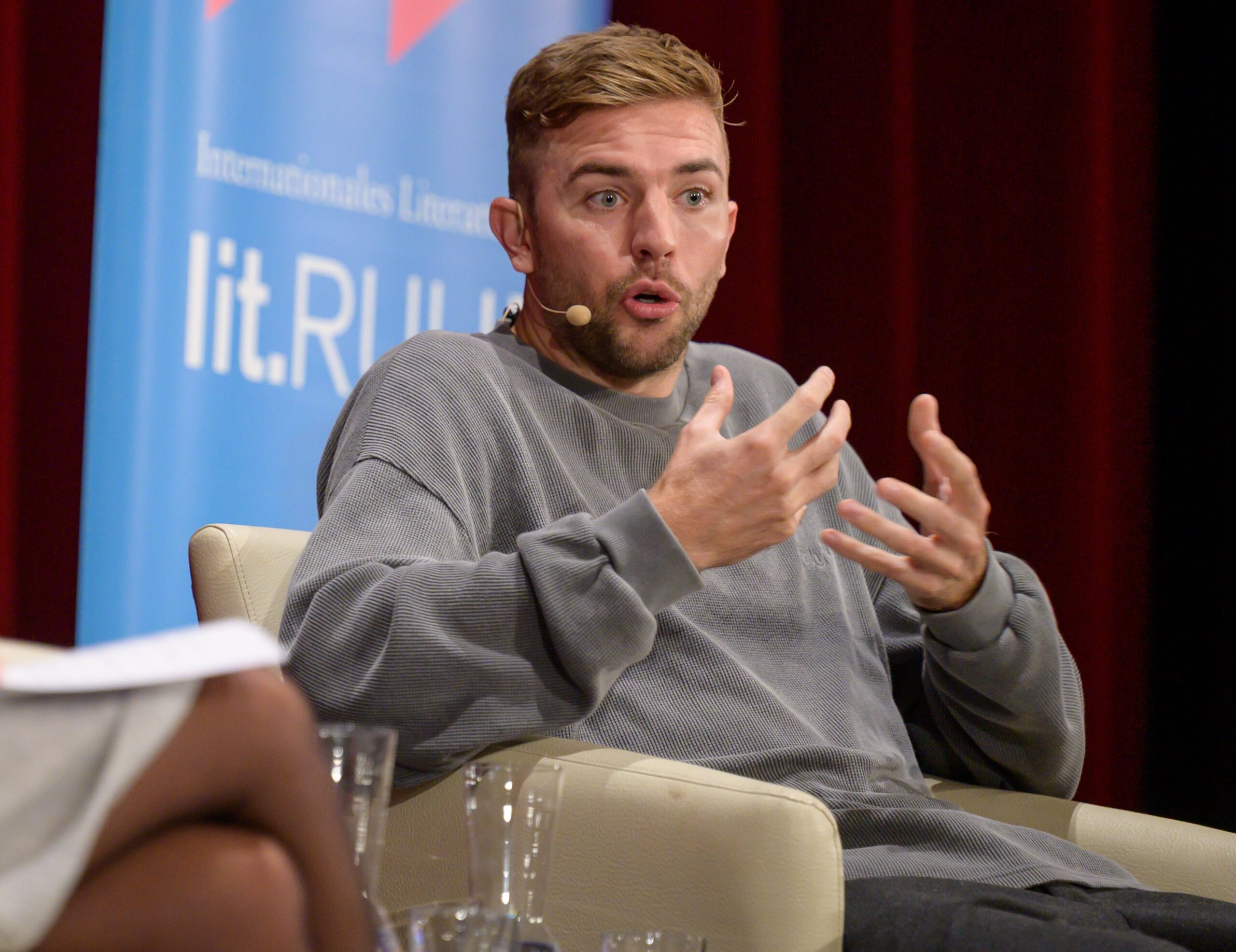 Christoph Kramer bei der Eröffnung der LitRuhr 2025 in Essen.