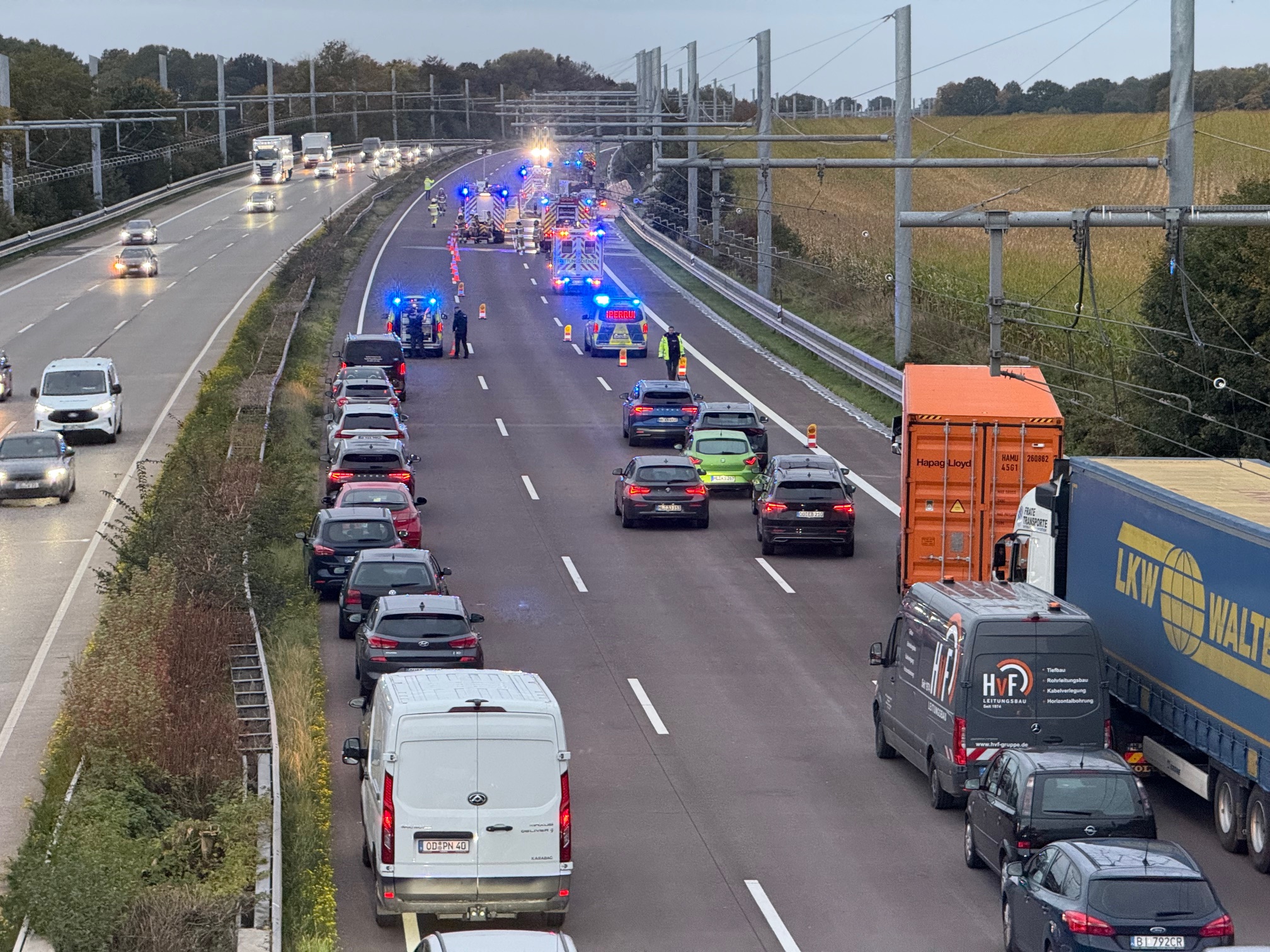 Die A1 Richtung Hamburg ist aktuell vollgesperrt.