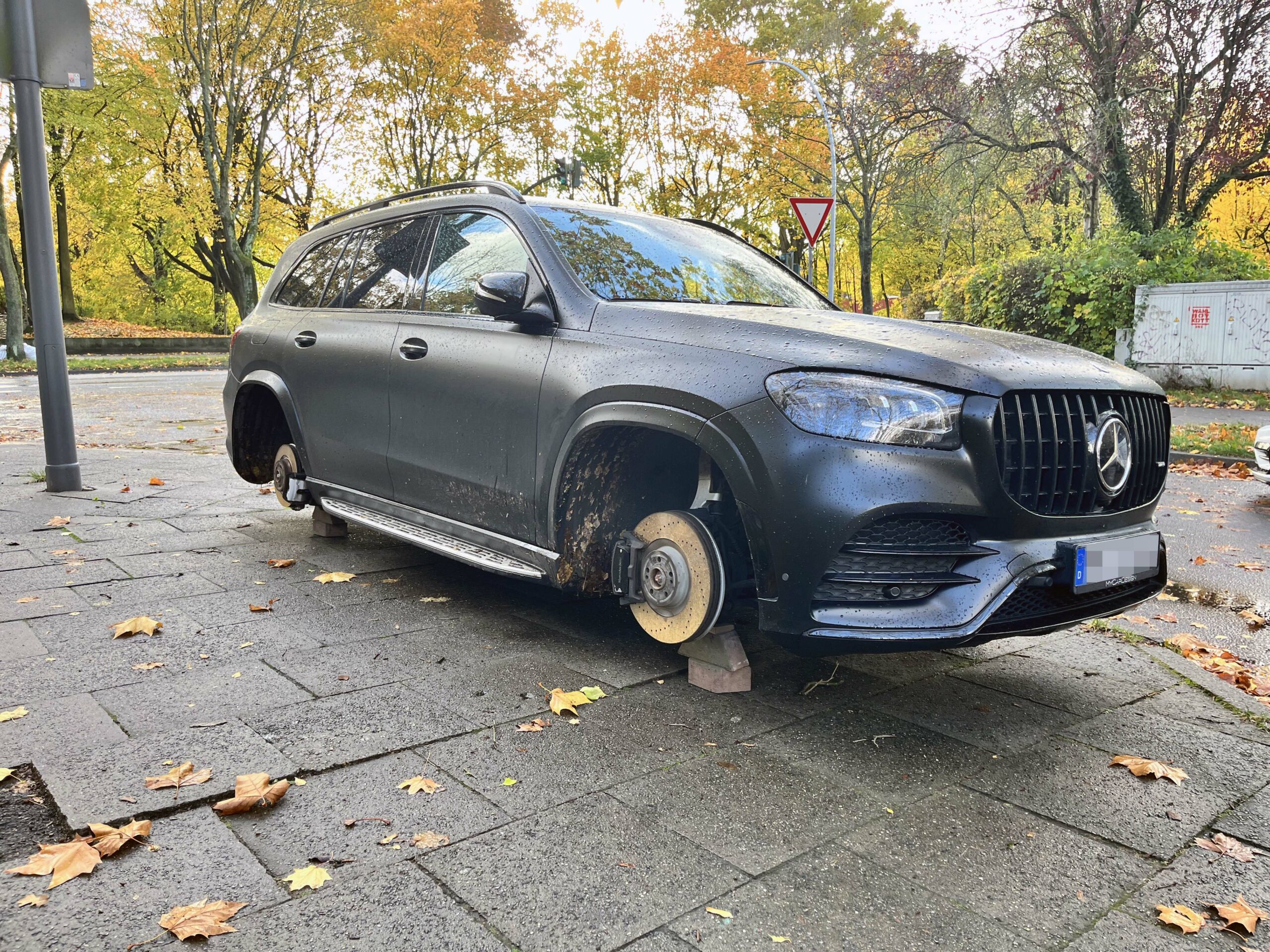 Räder, Felgen, Scheinwerfer und mehr – Ersatzteile-Mafia in Hamburg