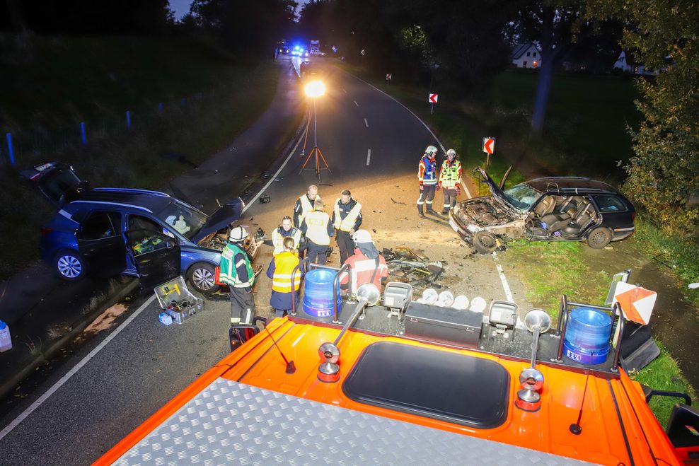 Ein Sachverständiger soll nun klären, welche der beiden Fahrerinnen in den Gegenverkehr geraten war.