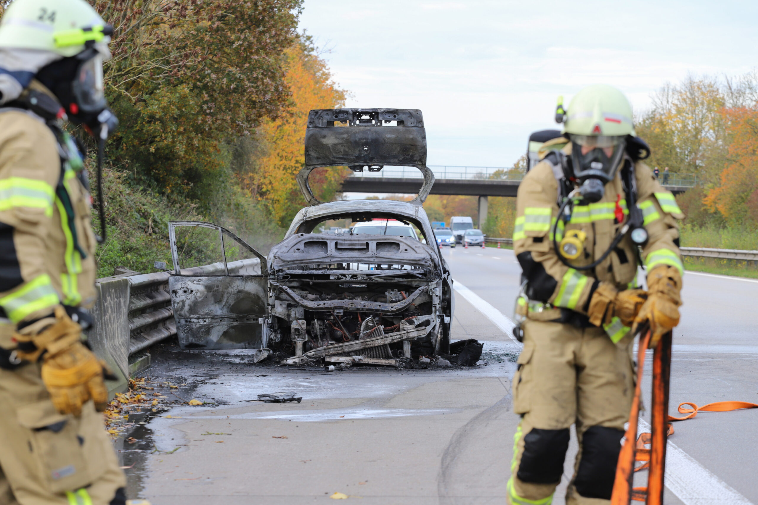 ein abgebranntes Auto