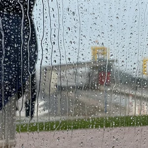 Joshua bringt jede Menge Wind, hohe Wellen – und Regen.