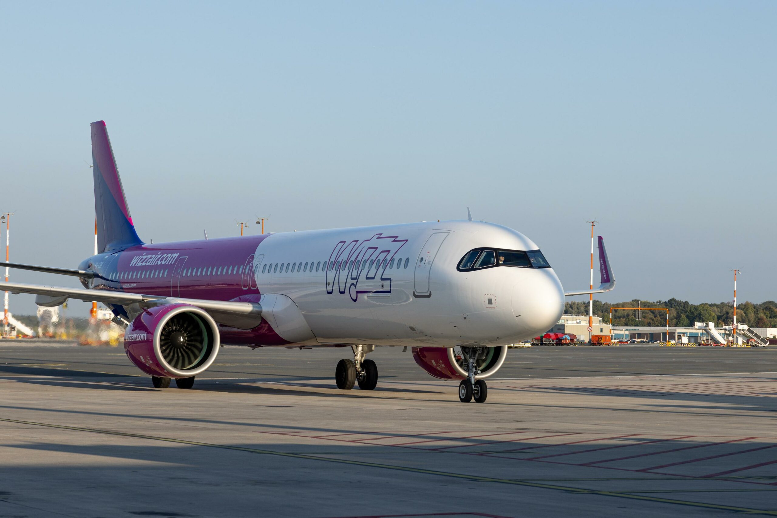 Ab März 2026 fliegt Wizz Air dreimal in der Woche nach Montenegro.