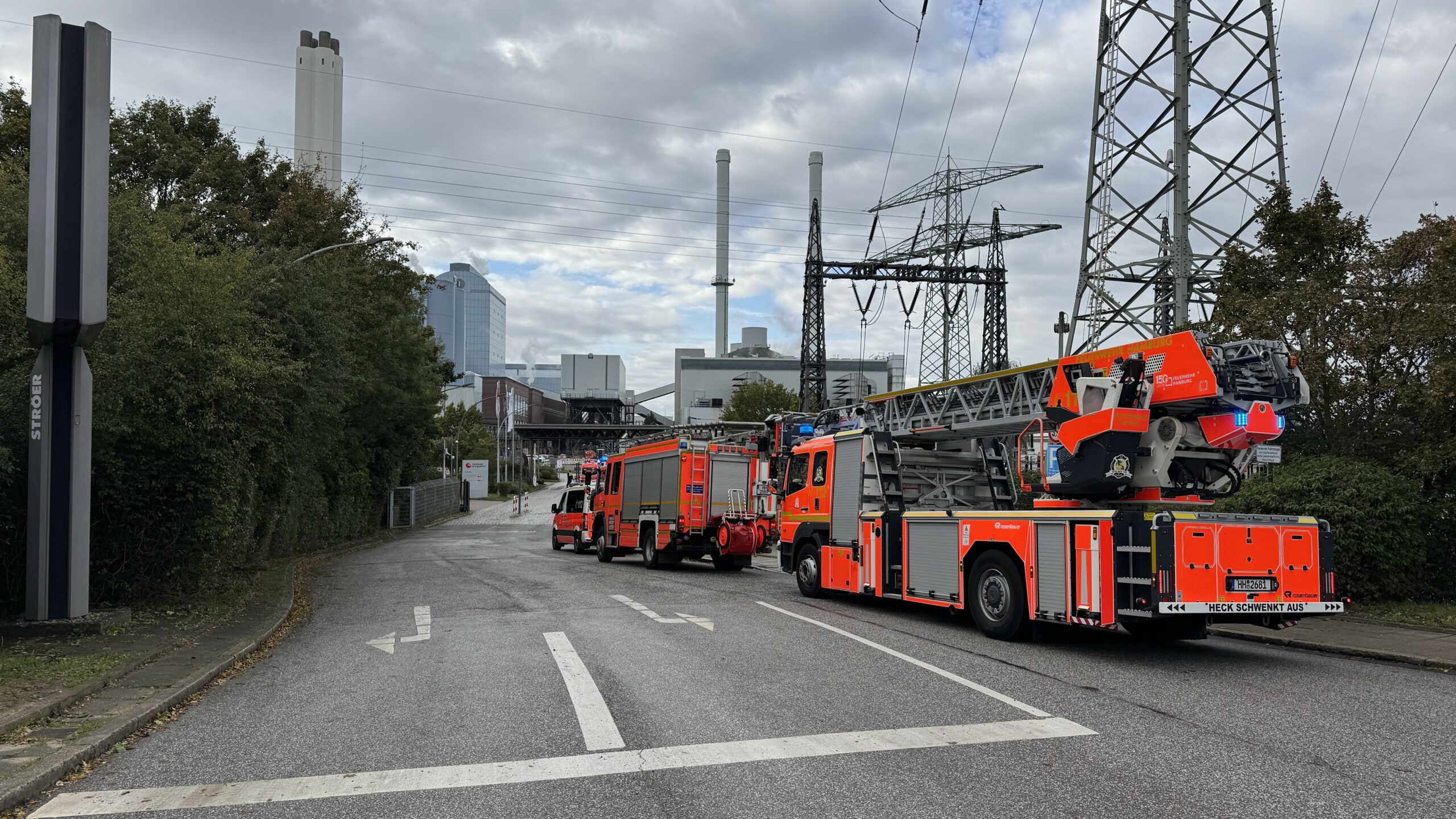 Die Feuerwehr wurde am Montag zu einem Brand im Heizkraftwerk Tiefstack gerufen.