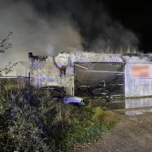 Am Mittwochabend (08.10.2025) ereignete sich in Lübeck am Nils-Bohr-Ring ein Großbrand.