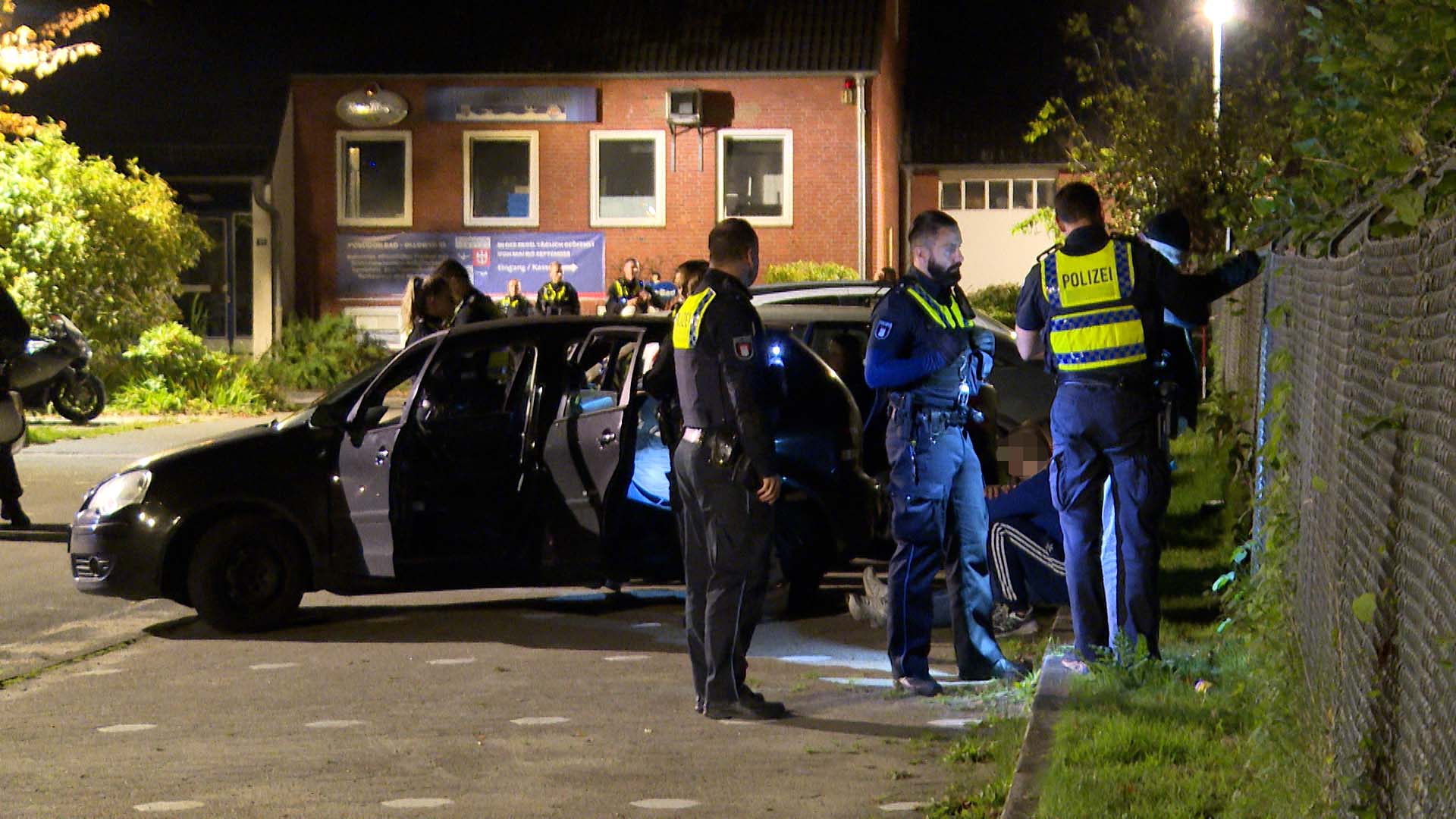 Großeinsatz in Schnelsen – Polizei verhindert Massenschlägerei unter Hooligans