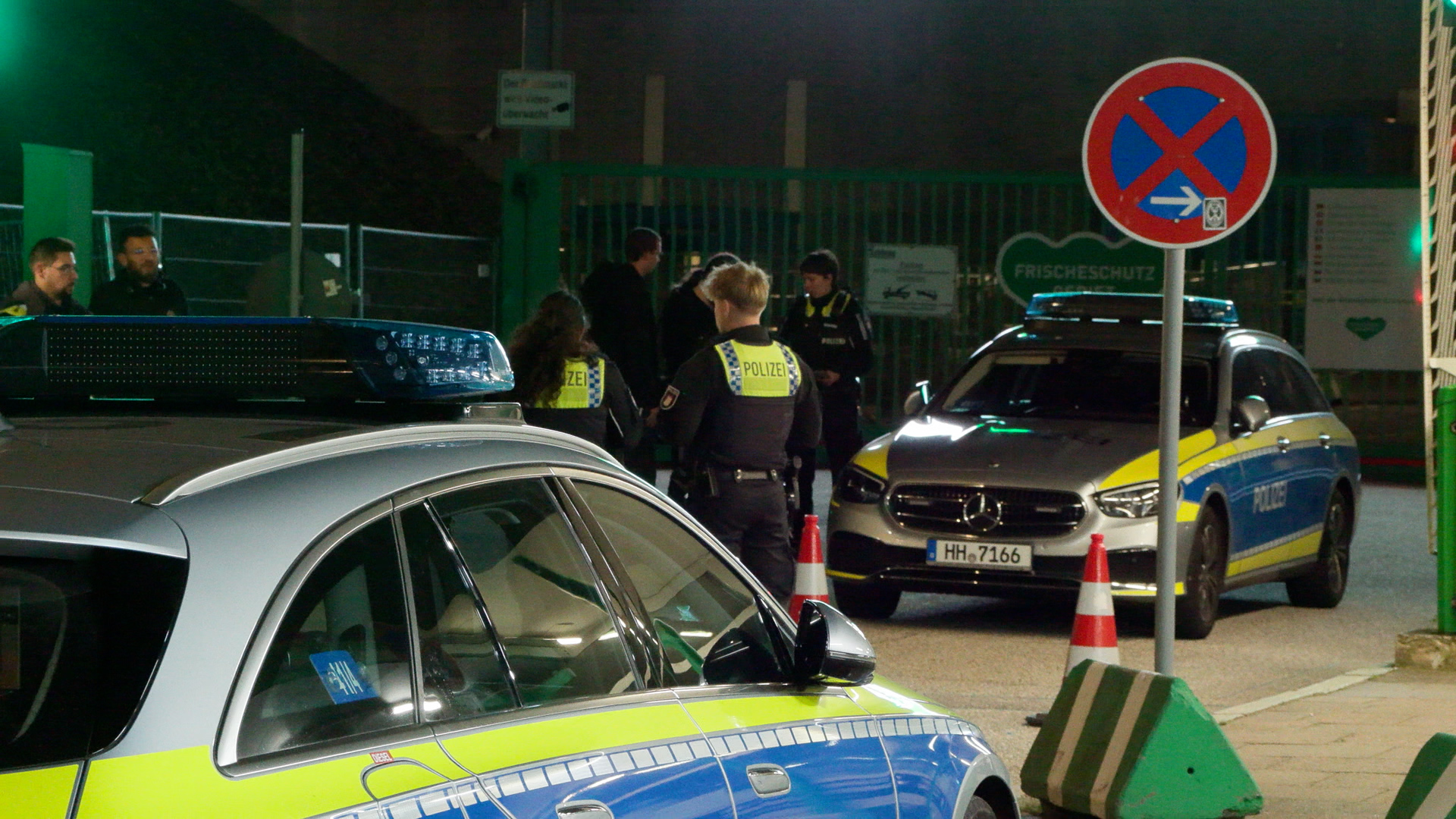 Einsatzkräfte am Tatort