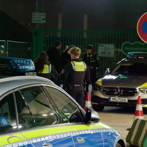 Einsatzkräfte am Tatort