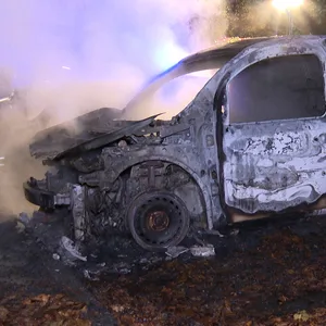 ein ausgebrannter Transporter